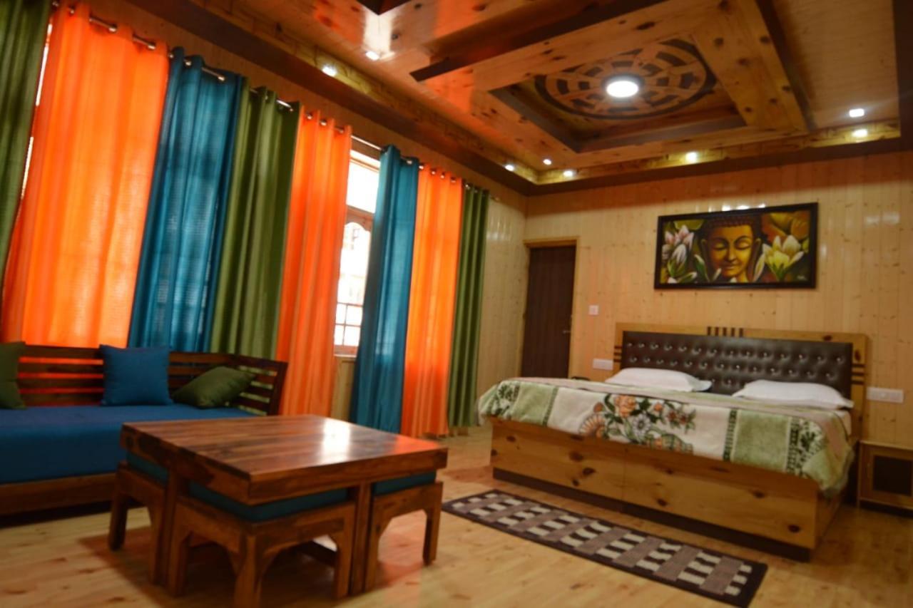 The Alpinist Cafe And Retreat Hotel Kaza Eksteriør billede