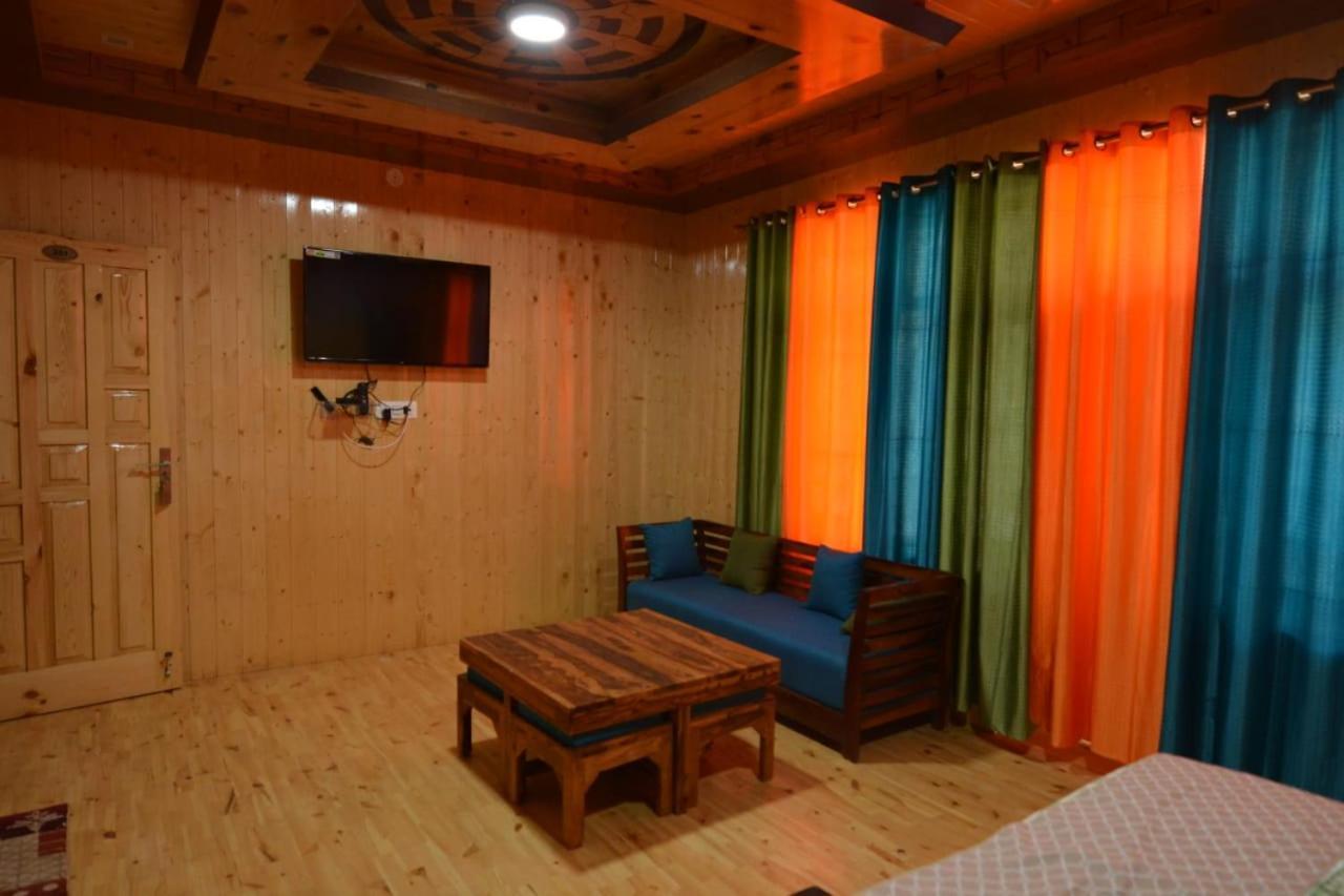 The Alpinist Cafe And Retreat Hotel Kaza Eksteriør billede