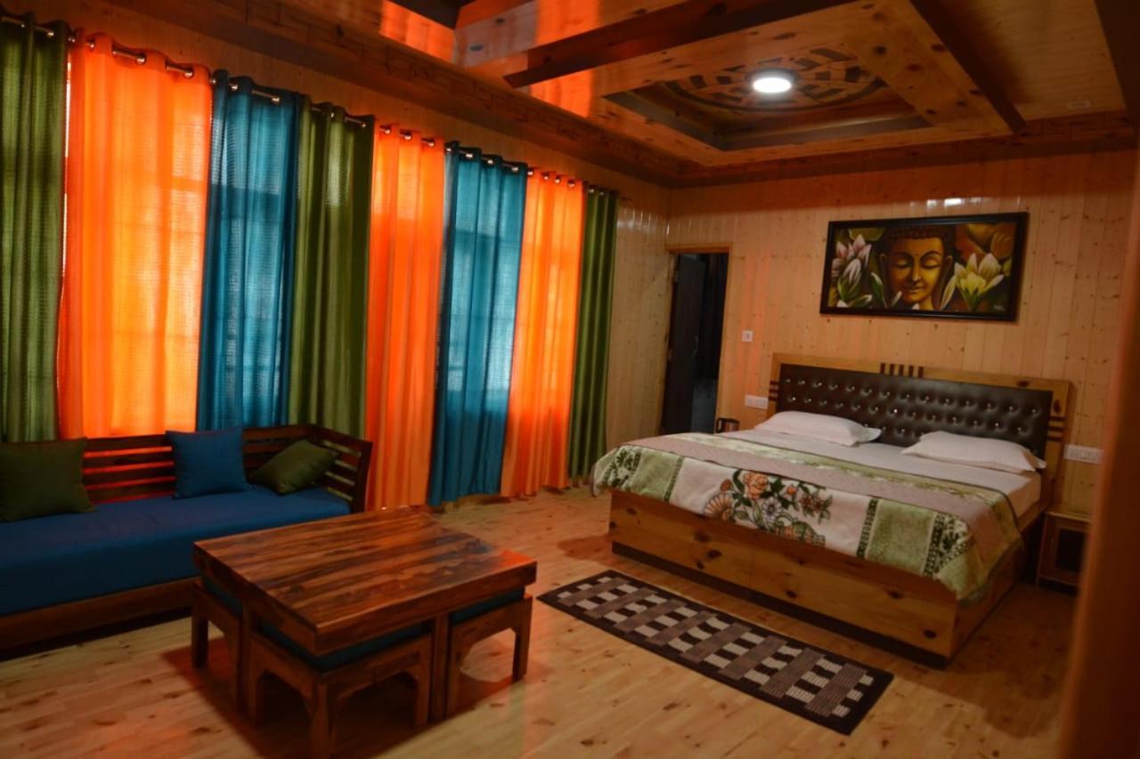 The Alpinist Cafe And Retreat Hotel Kaza Eksteriør billede