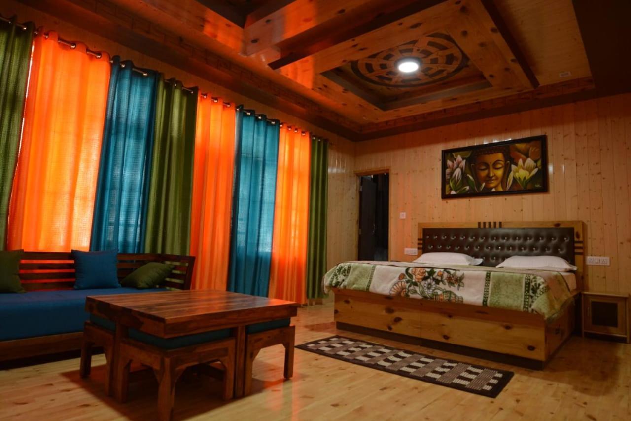 The Alpinist Cafe And Retreat Hotel Kaza Eksteriør billede