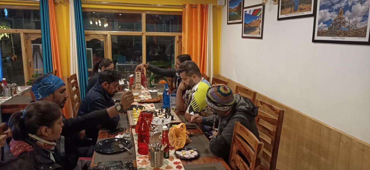 The Alpinist Cafe And Retreat Hotel Kaza Eksteriør billede