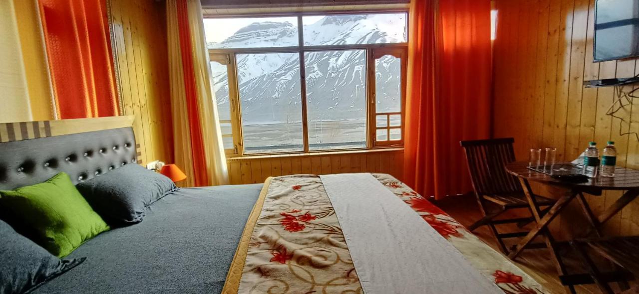 The Alpinist Cafe And Retreat Hotel Kaza Eksteriør billede