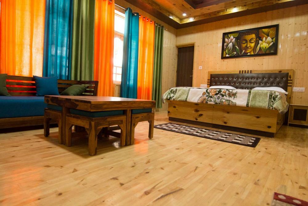The Alpinist Cafe And Retreat Hotel Kaza Eksteriør billede