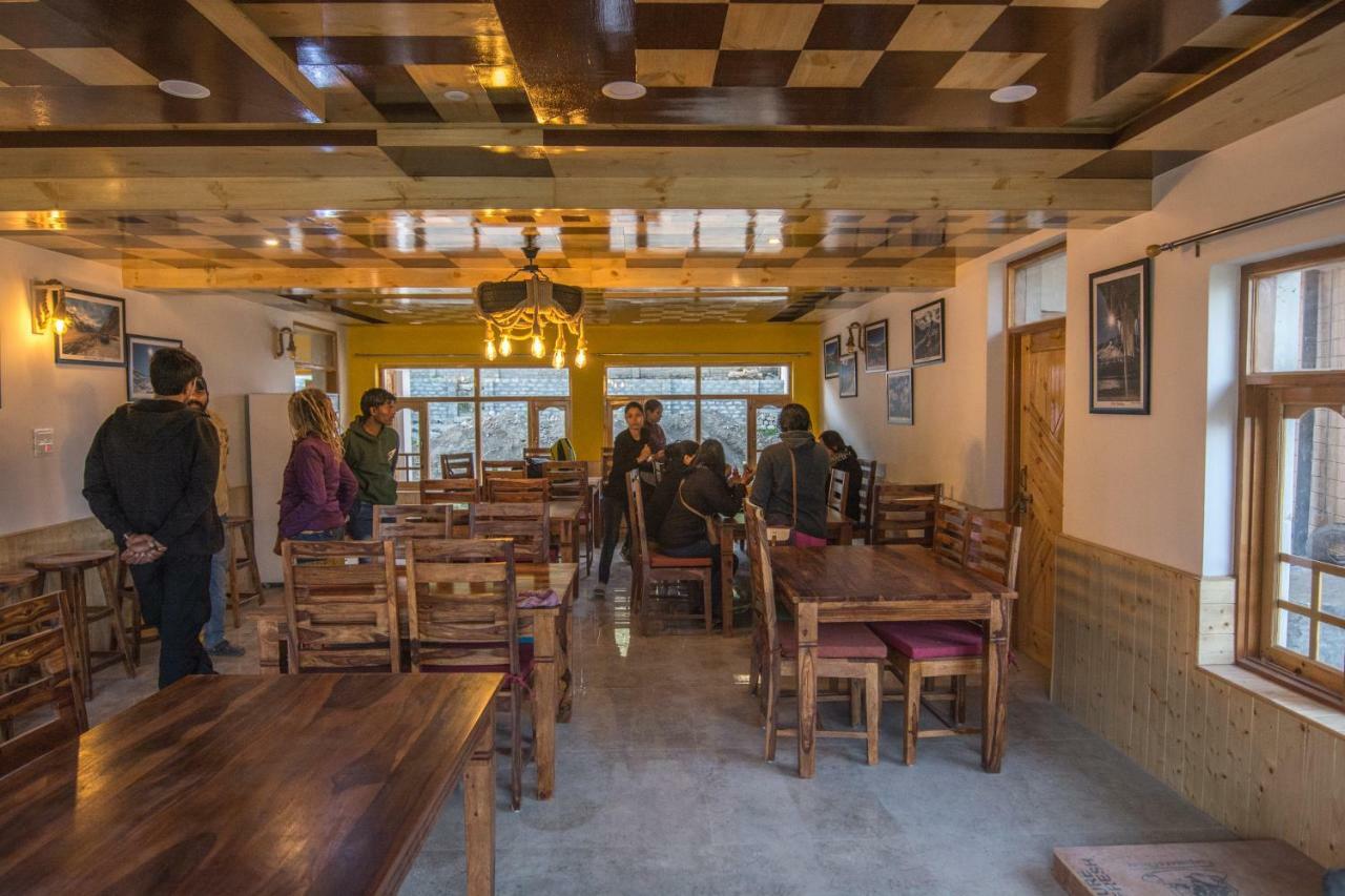 The Alpinist Cafe And Retreat Hotel Kaza Eksteriør billede