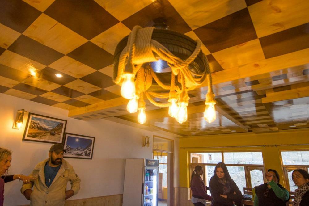 The Alpinist Cafe And Retreat Hotel Kaza Eksteriør billede