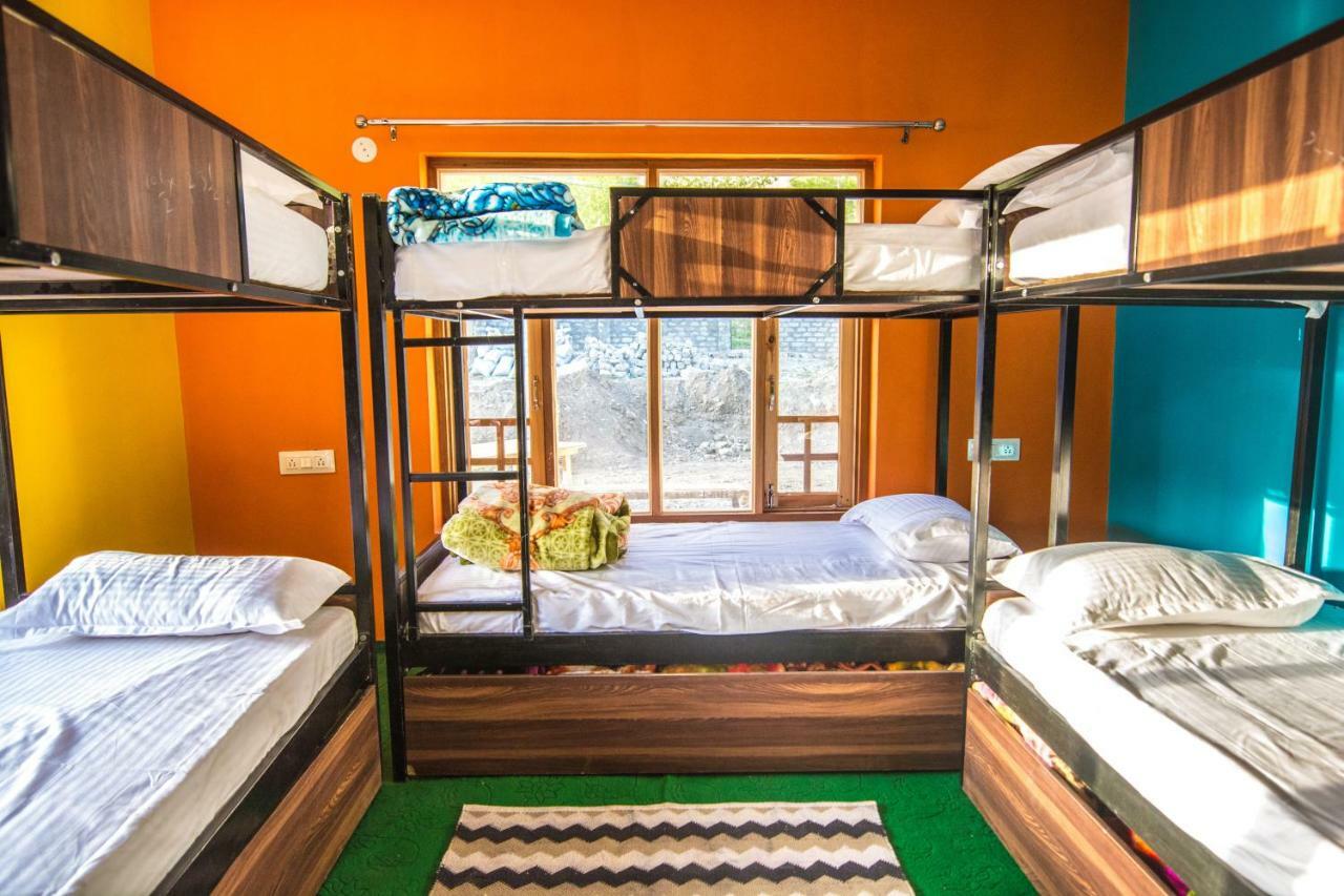 The Alpinist Cafe And Retreat Hotel Kaza Eksteriør billede