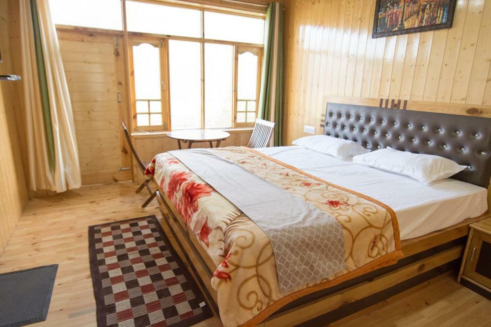 The Alpinist Cafe And Retreat Hotel Kaza Eksteriør billede