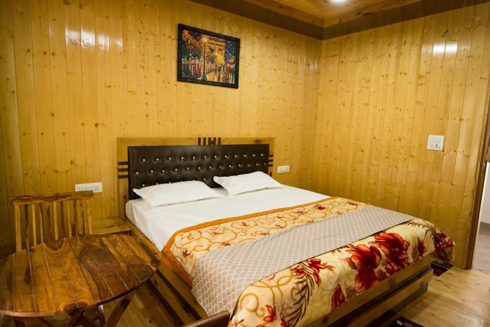 The Alpinist Cafe And Retreat Hotel Kaza Eksteriør billede